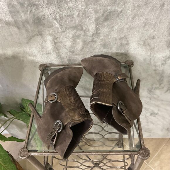 GUESS BY MARCIANO BROWN SUEDE snake print BUCKLED ZIP stacked Booties women’s 9M - Picture 6 of 10